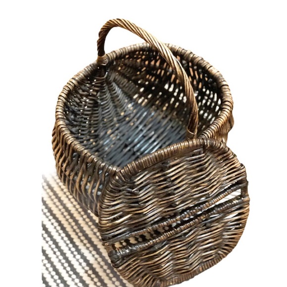 Vintage Large Brown Wicker Basket w/Lid